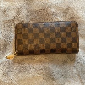 Louis Vuttion Large Wallet
